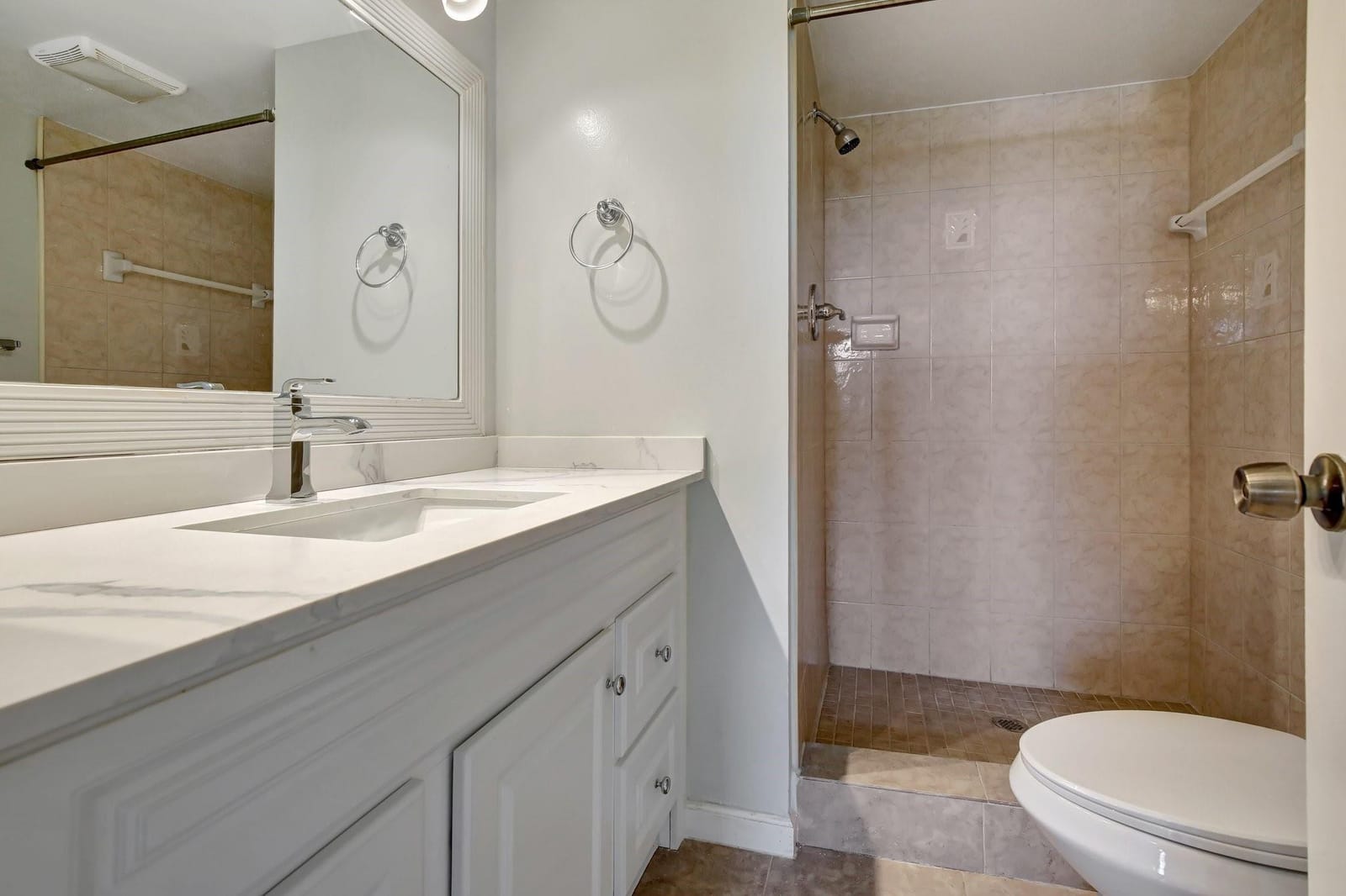 8225 Sunrise Lakes Boulevard 303 — photo 4