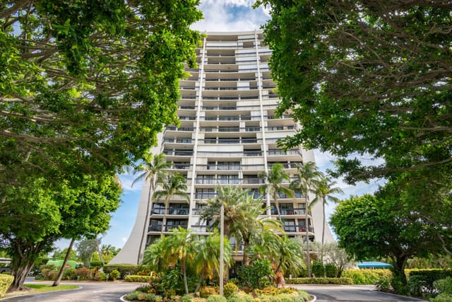 2400 PRESIDENTIAL Way 1505, sold in ZIP 33401, West Palm Beach, FL