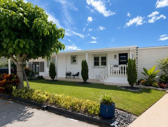 19800 SW 180 Avenue 570, Americana Village, Miami, FL