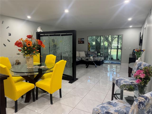 1011 SW 125th Avenue 207M, Pembroke Pines, FL 33027
