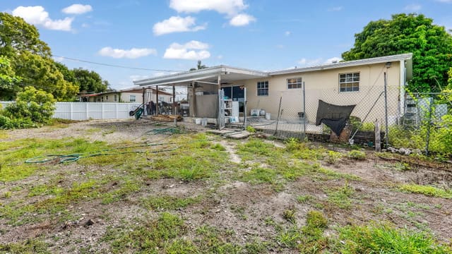 1048 WHITAKER Road, Belle Glade, FL 33430