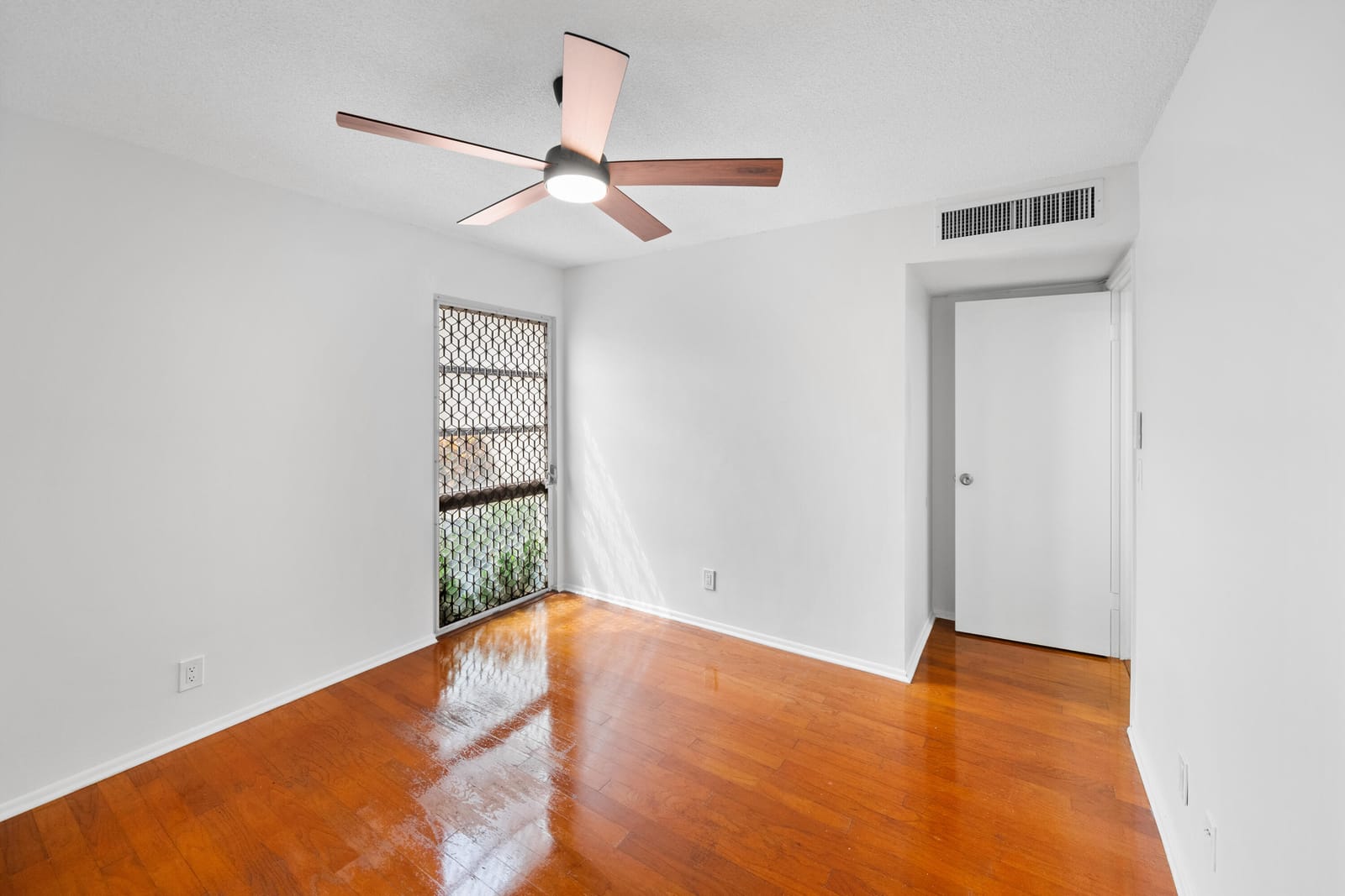2540 BOUNDBROOK Boulevard 110, Palm Springs, FL 33406 photo 23