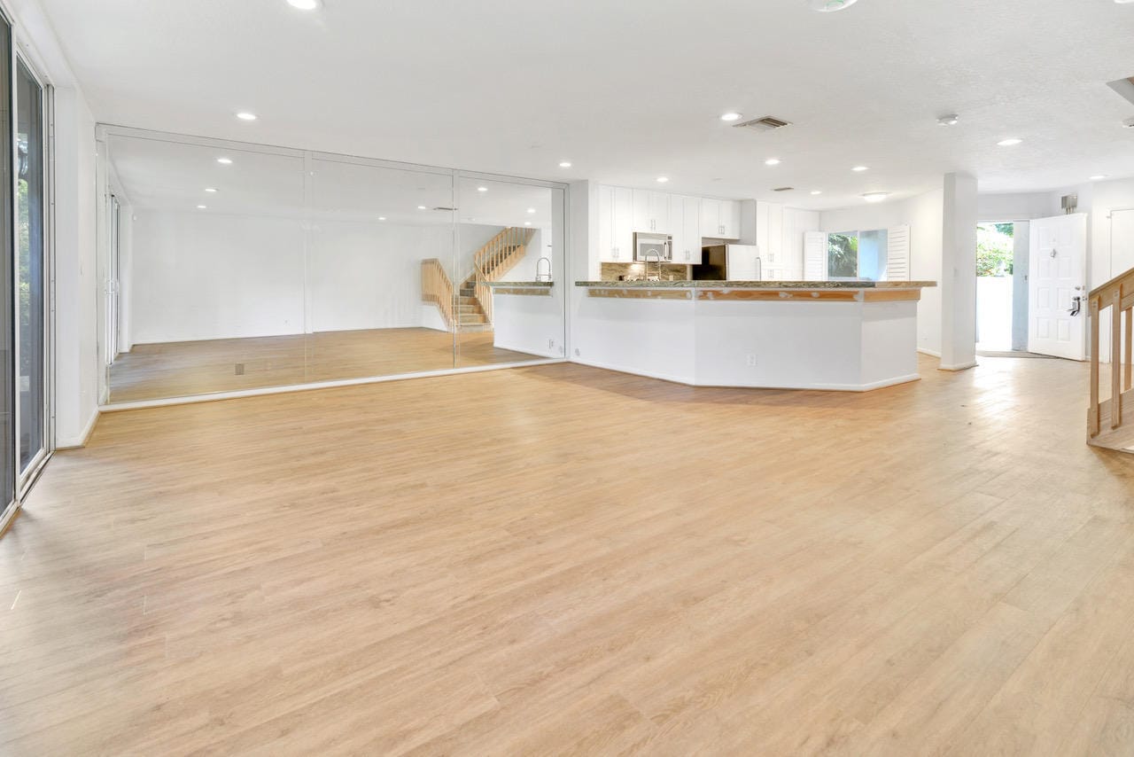 6191 Old Court Road 806 — photo 4