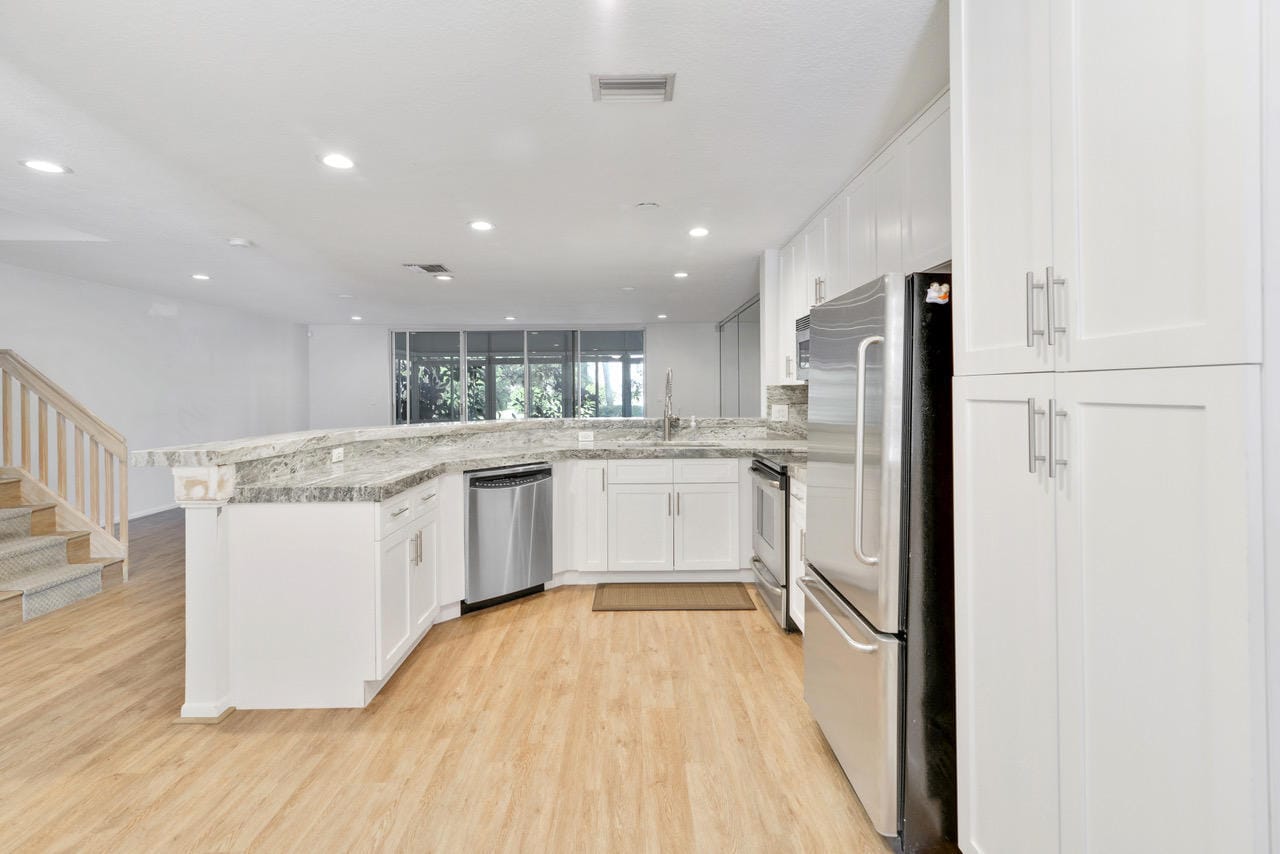 6191 Old Court Road 806 — photo 10