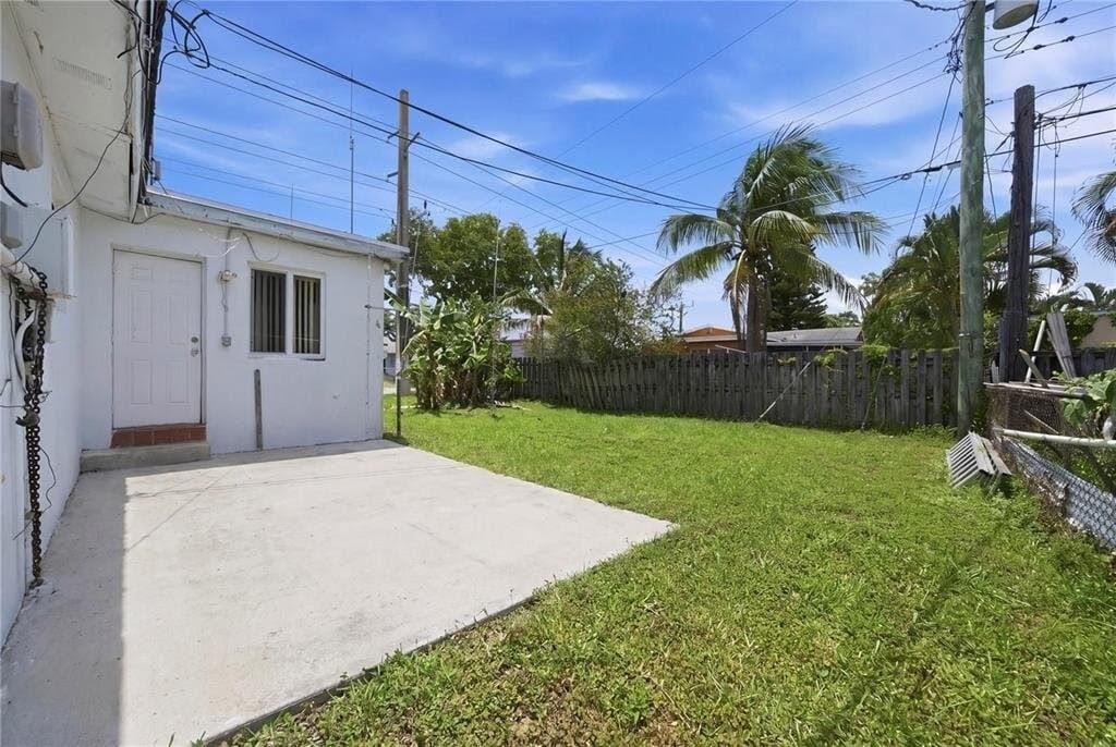 2300 N 57th Terrace, Hollywood, FL 33021 photo 21