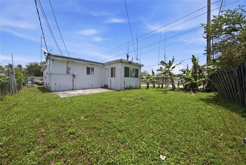 2300 N 57th Terrace, Hollywood, FL 33021 photo 22