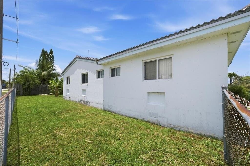 2300 N 57th Terrace, Hollywood, FL 33021 photo 23