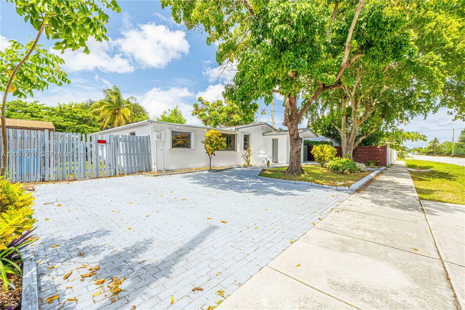 4011 SW 32nd Street — photo 3