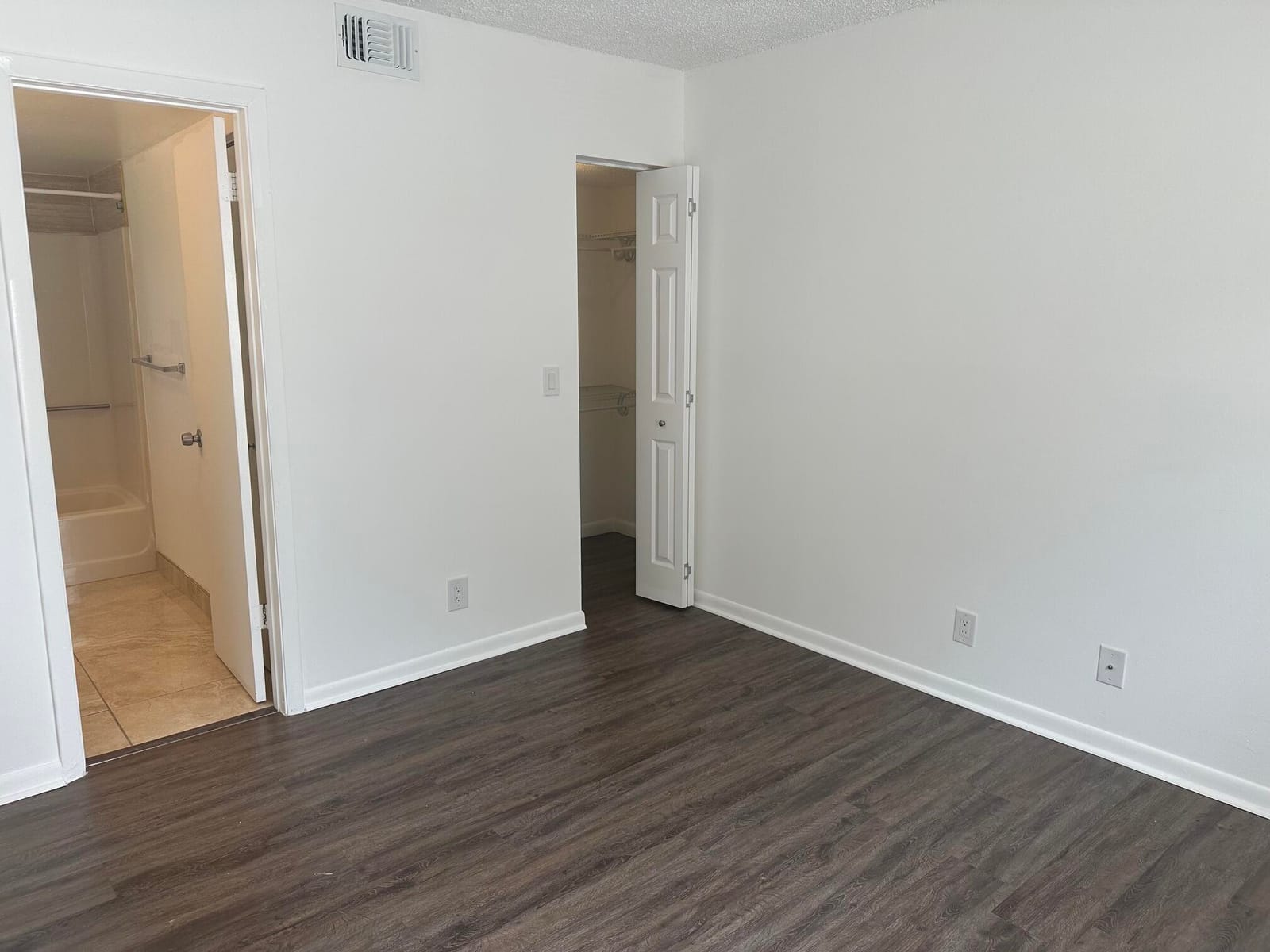 21915 Lake Forest Circle 106 — photo 8