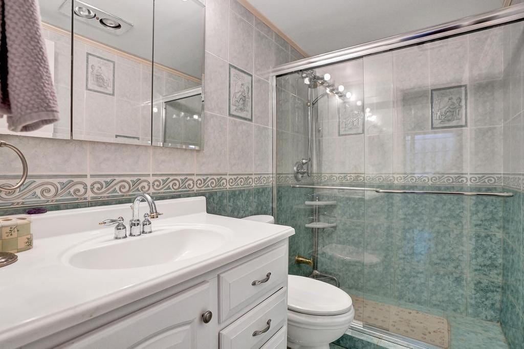 2240 JOHNSON Street 212 — photo 10