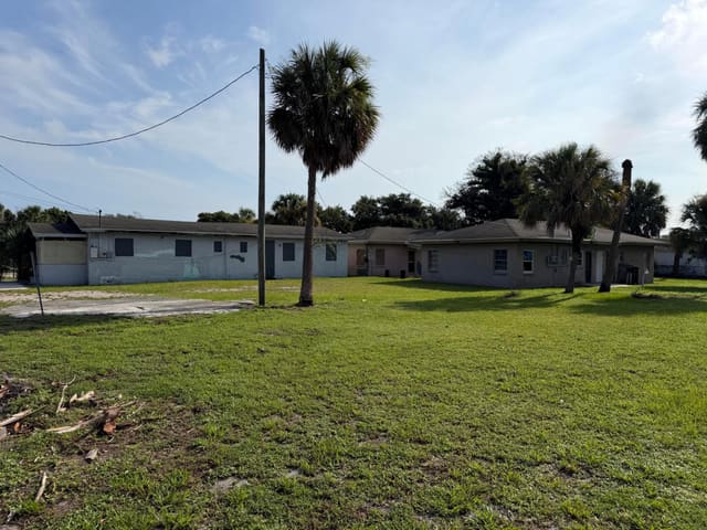 438 N 15TH Street 1 & 2, Fort Pierce, FL 34950