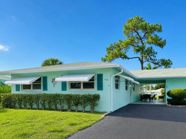604 HUMMINGBIRD Lane, Country Manors, Delray Beach, FL