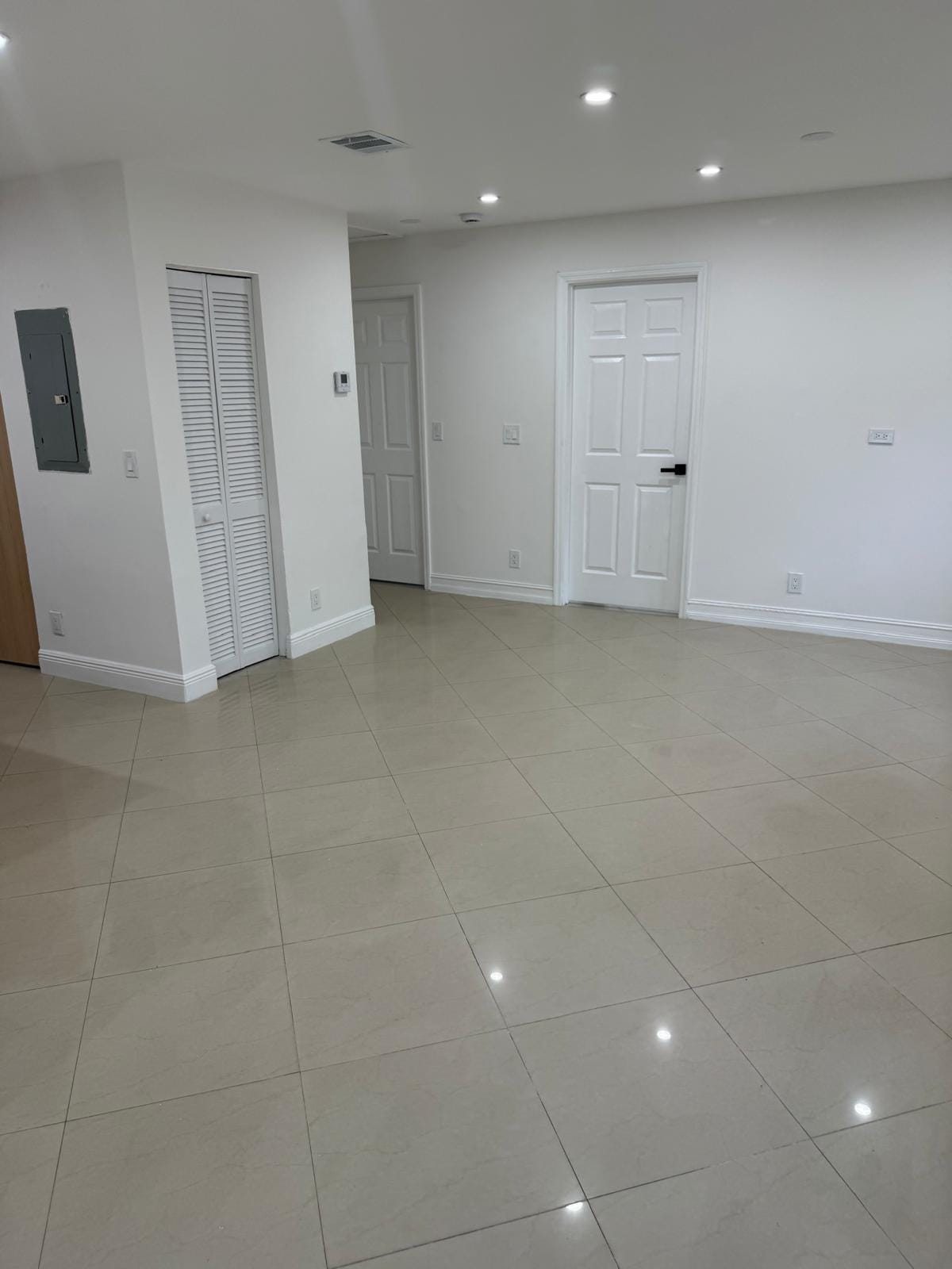7000 TYLER Street — photo 3