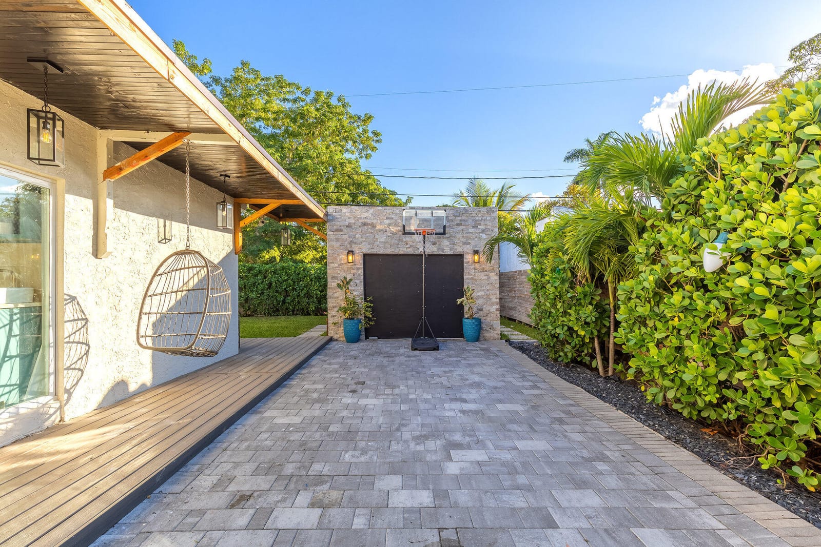726 LYTLE Street — photo 3