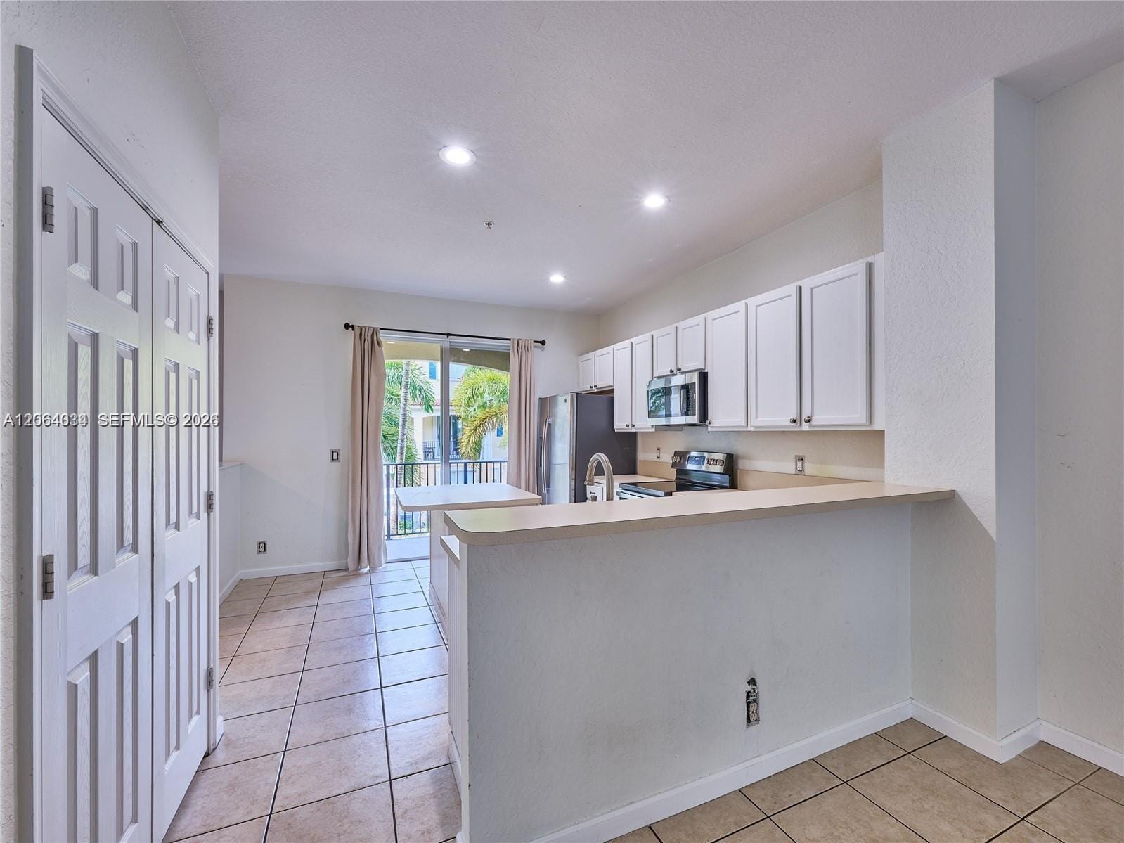 3182 N Greenleaf Circle — photo 2