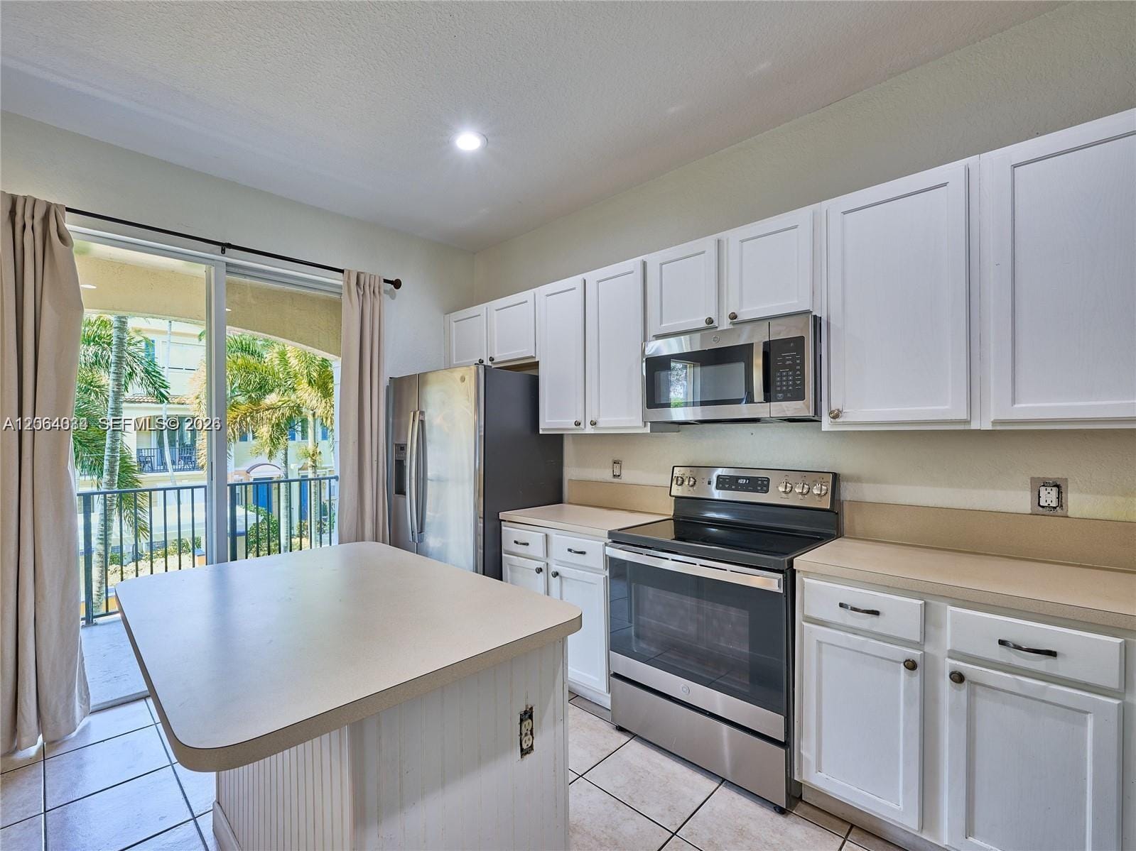 3182 N Greenleaf Circle — photo 3
