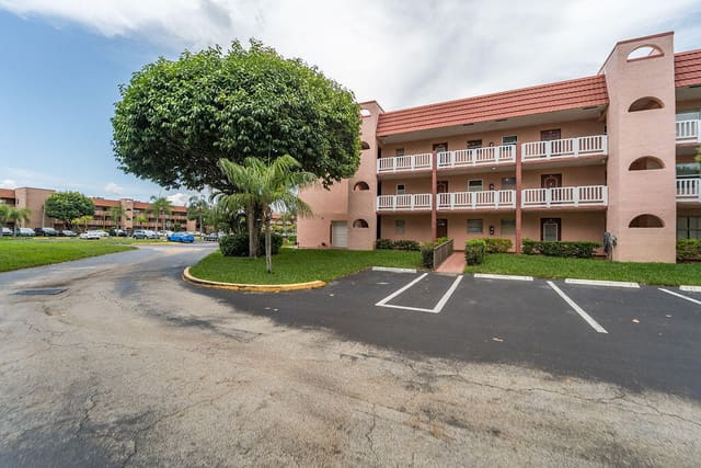 9641 SUNRISE LAKES Boulevard 208, sold in Sunrise Lakes 215 Condo, Sunrise, FL