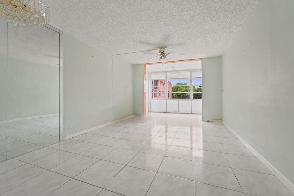 9641 SUNRISE LAKES Boulevard 208 — photo 2