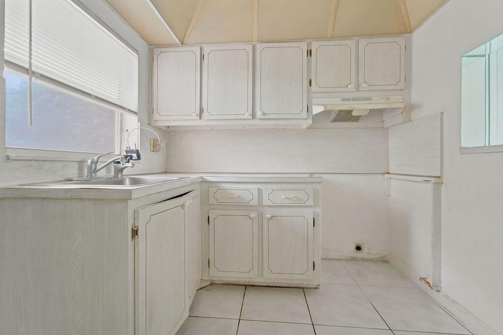 9641 SUNRISE LAKES Boulevard 208, Sunrise, FL 33322 photo 18