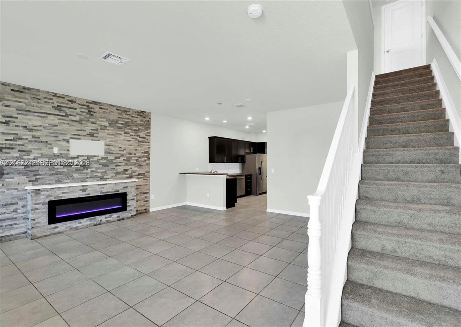 1240 Eucalyptus Drive 2 — photo 5