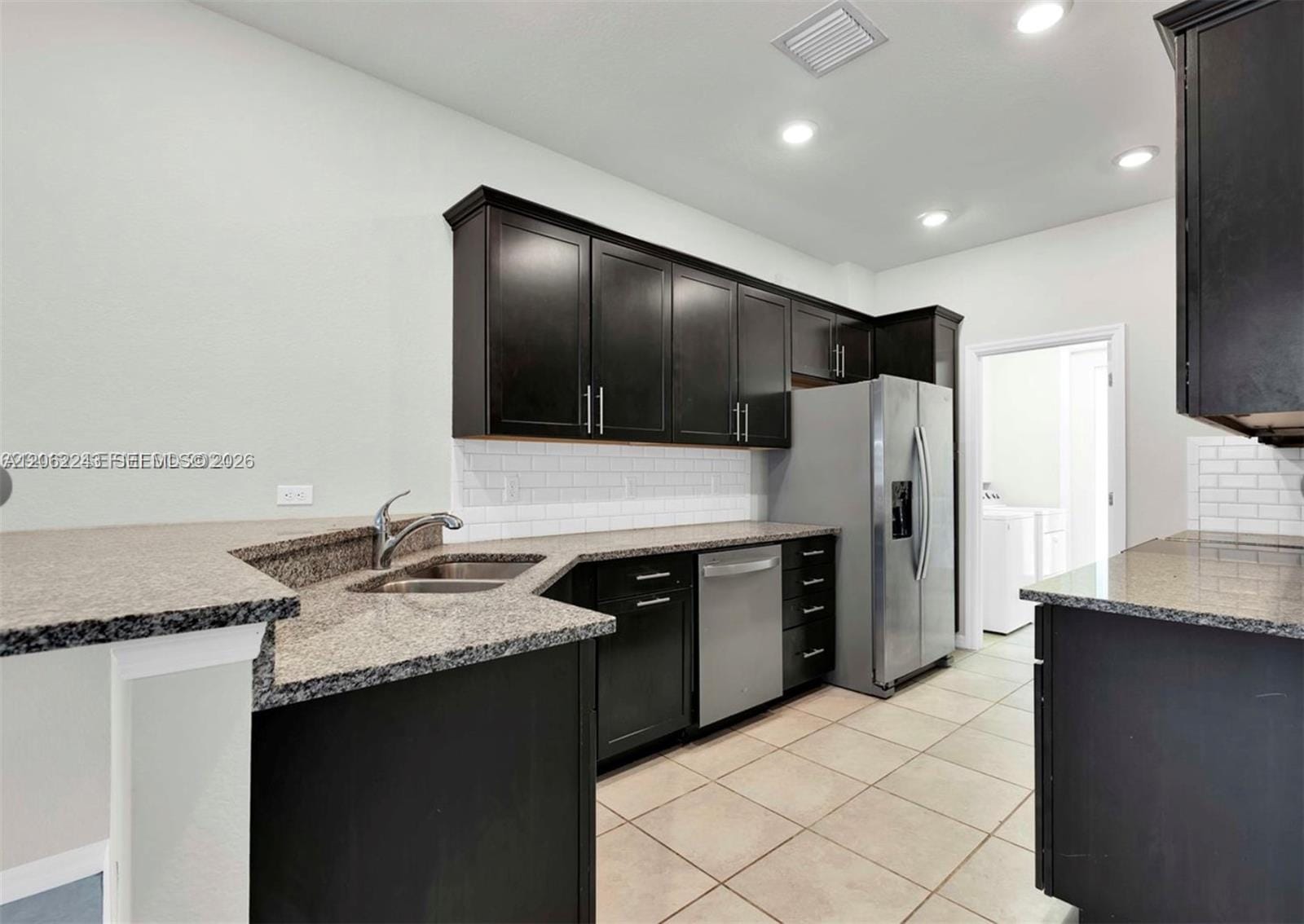 1240 Eucalyptus Drive 2 — photo 7