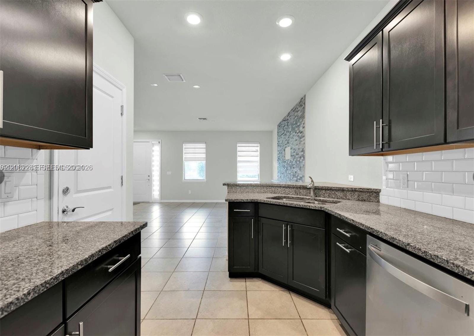 1240 Eucalyptus Drive 2 — photo 9
