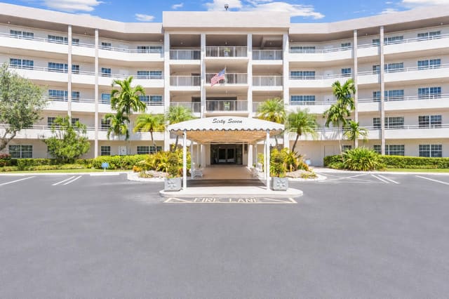 555 Oaks Lane 303, sold in No 83 Palm-Aire Country Club, Pompano Beach, FL