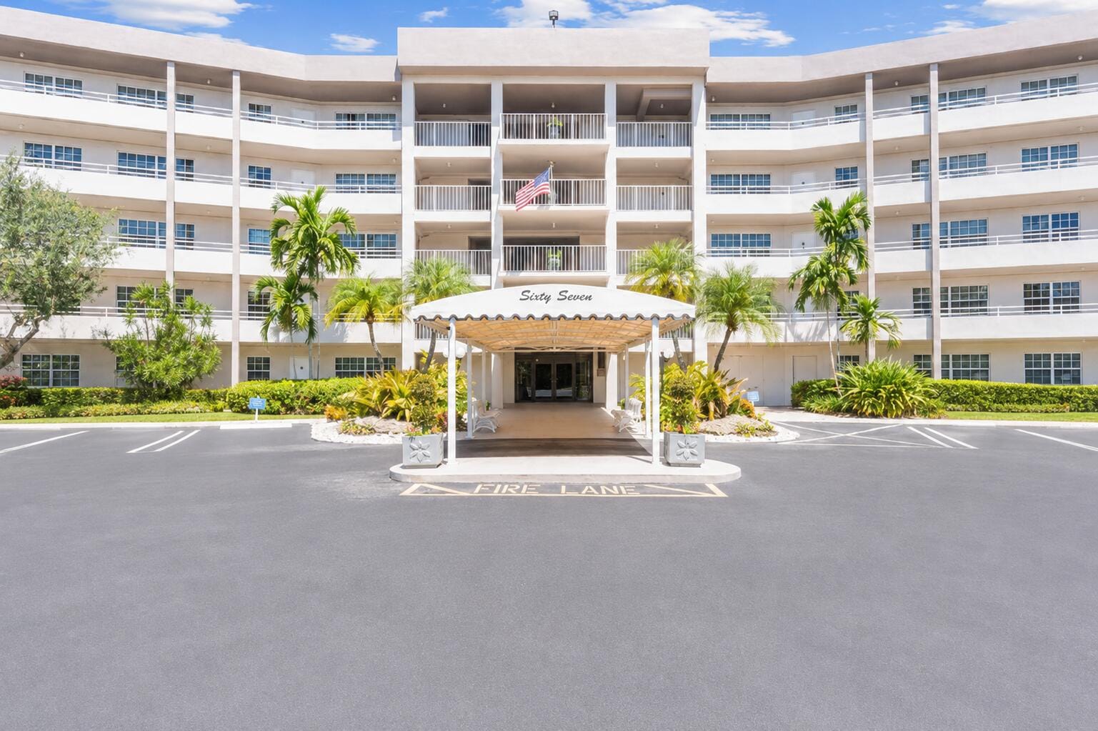 555 Oaks Lane 303, Pompano Beach, FL 33069