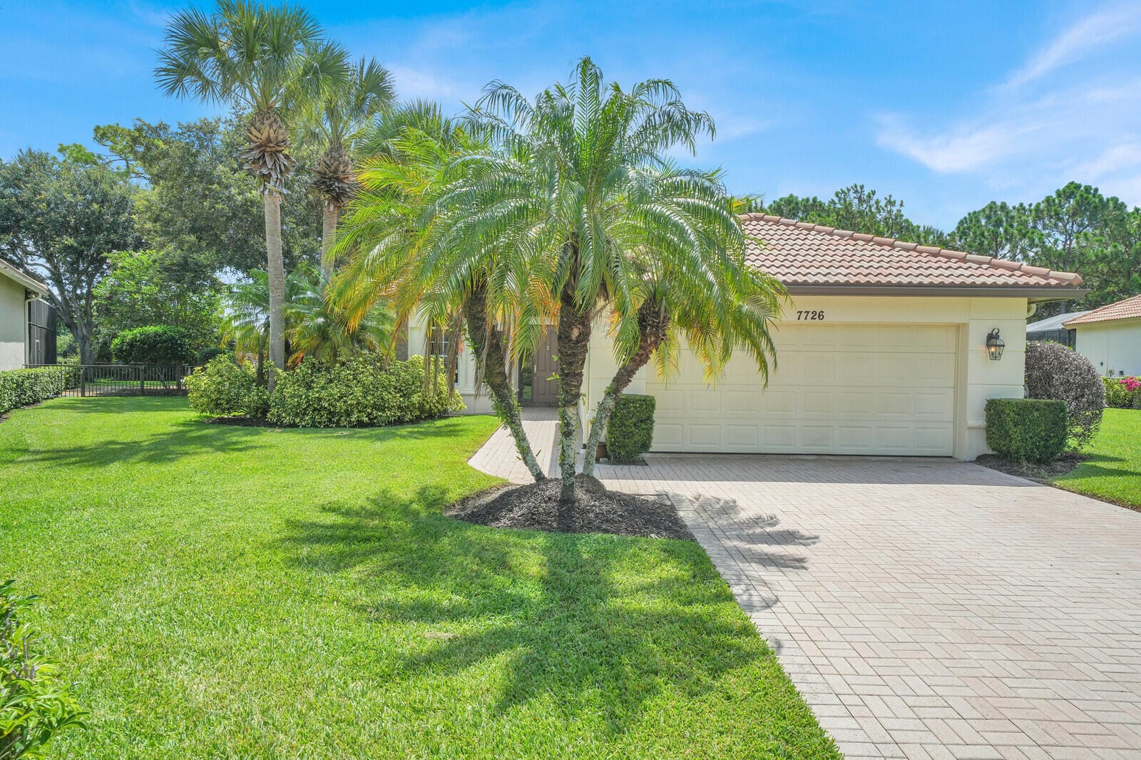 7726 Greenbrier Circle — photo 3
