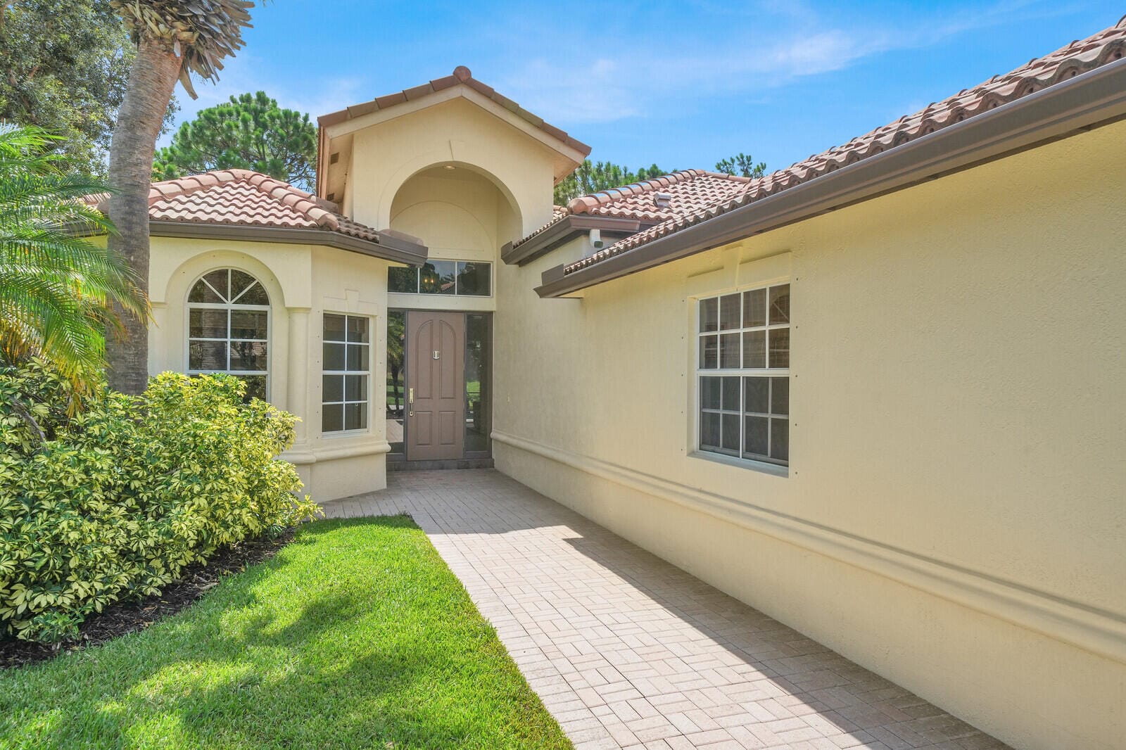 7726 Greenbrier Circle — photo 4