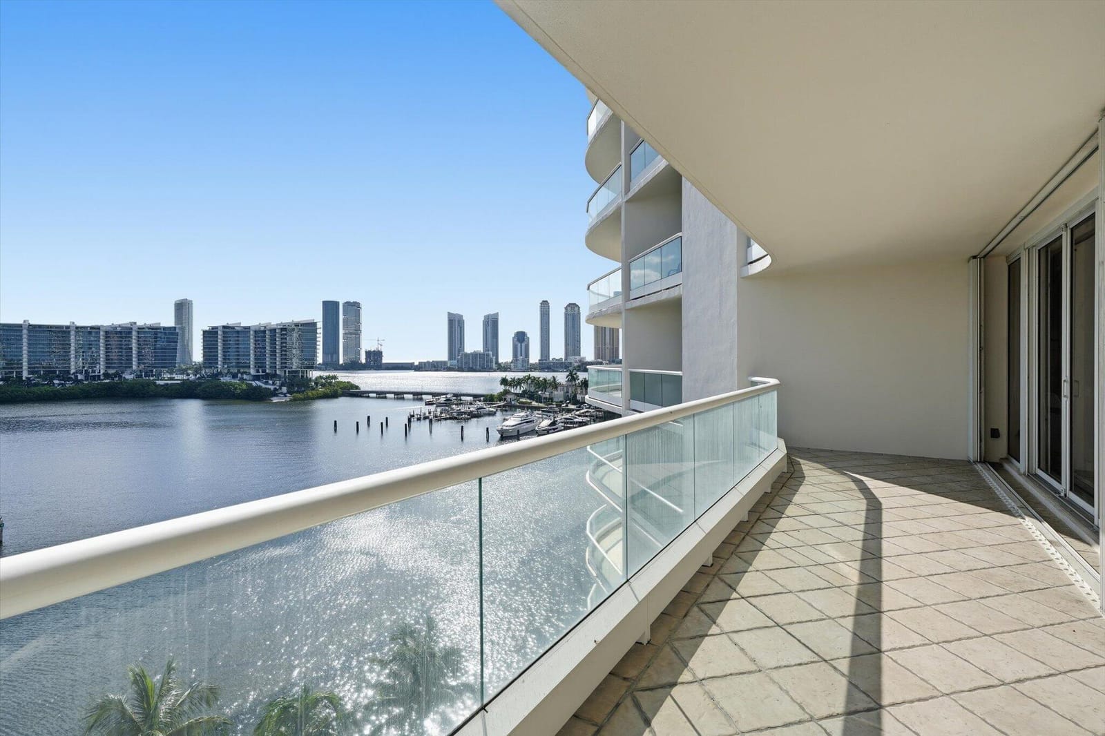 7000 W Island Boulevard 907, Aventura, FL 33160 photo 4