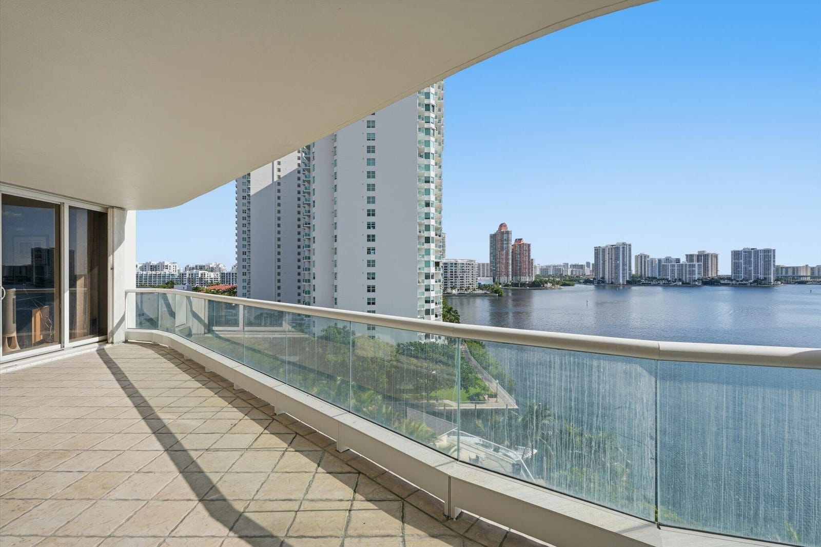 7000 W Island Boulevard 907, Aventura, FL 33160 photo 5