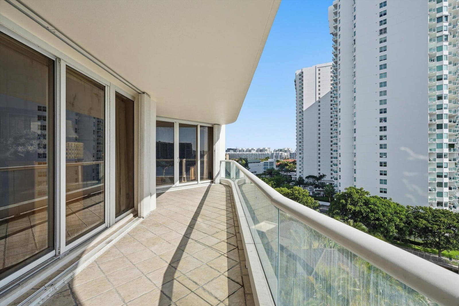 7000 W Island Boulevard 907, Aventura, FL 33160 photo 6