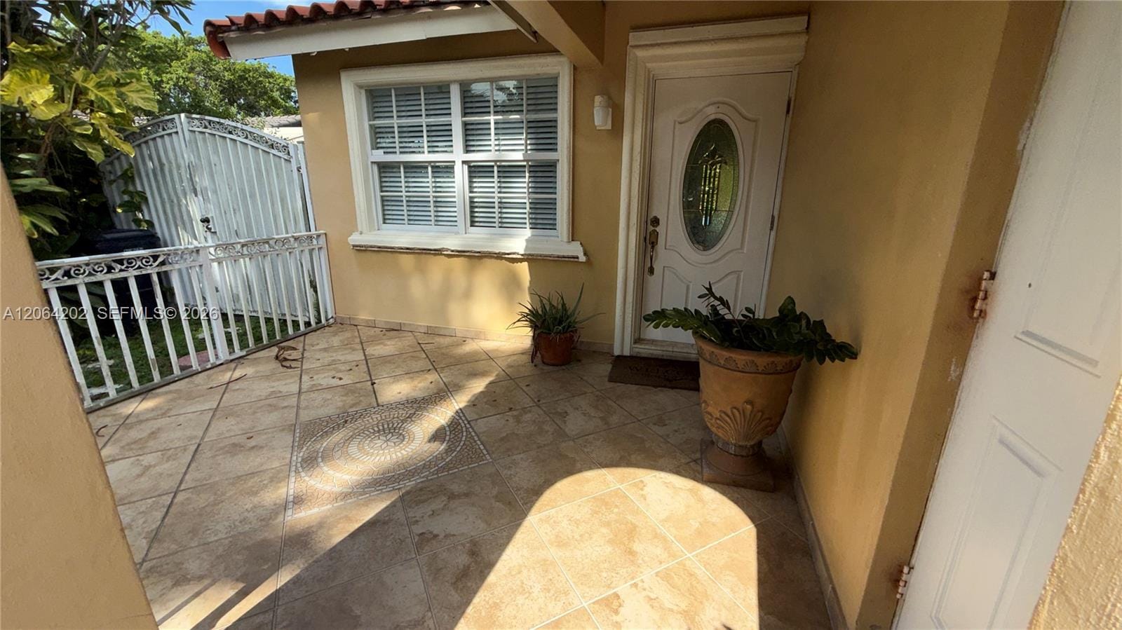 1542 SW 138th Court — photo 2