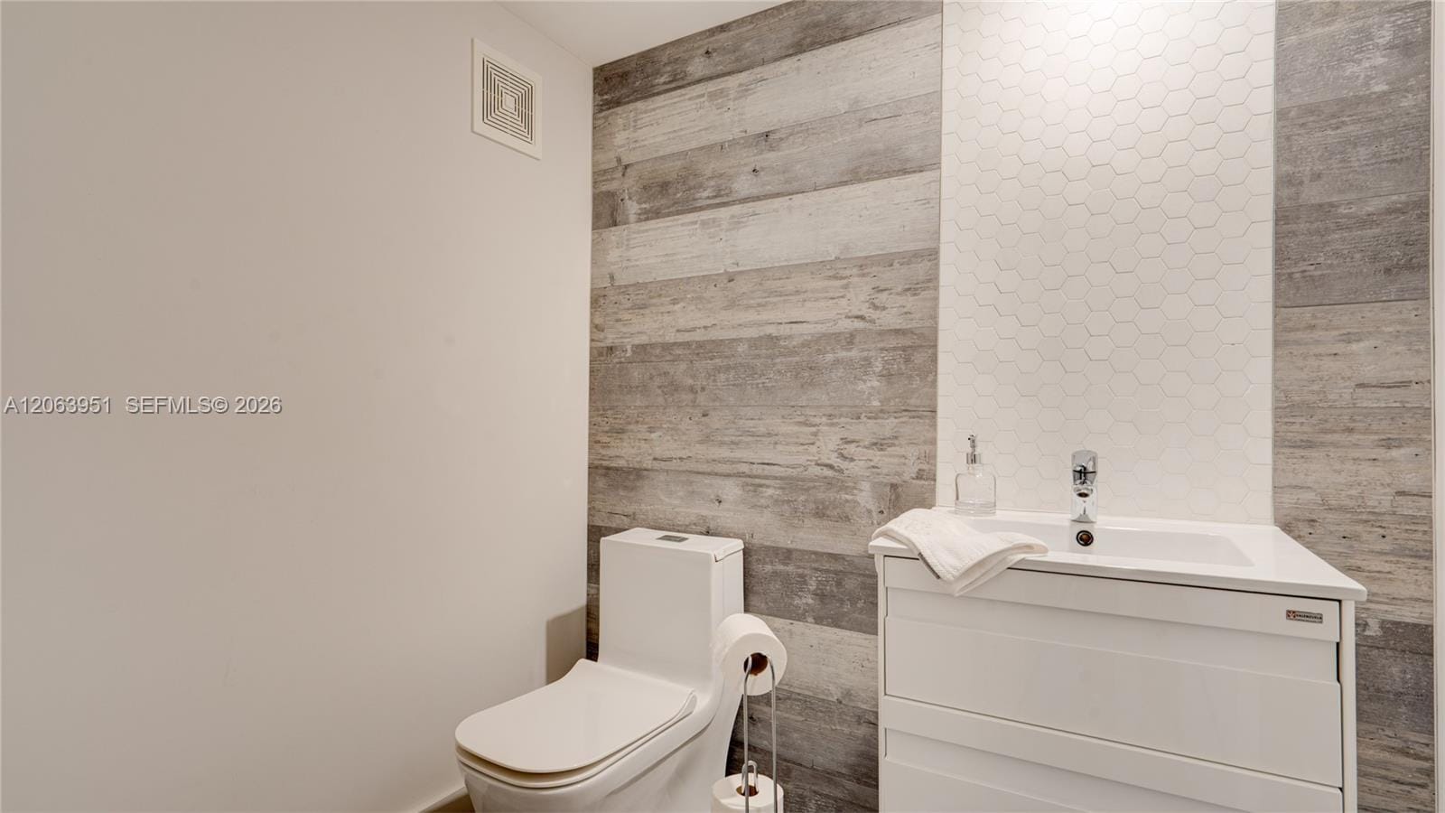16325 Golf Club Road 101 — photo 11