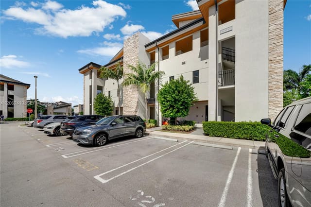 10425 NW 82nd Street 4, Doral, FL 33178