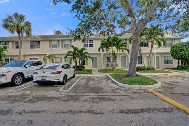 9913 NW 57TH Manor ., Coral Springs, FL 33076