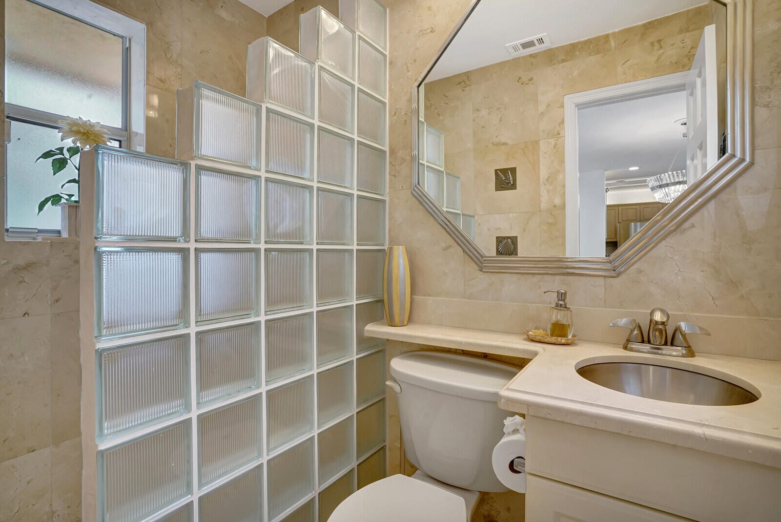 290 E FERN Drive — photo 9