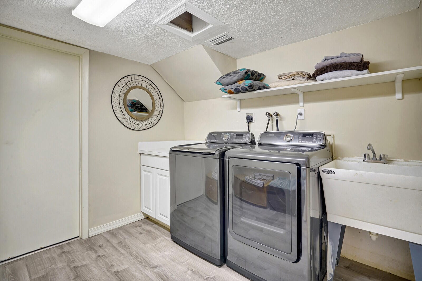 290 E FERN Drive — photo 11