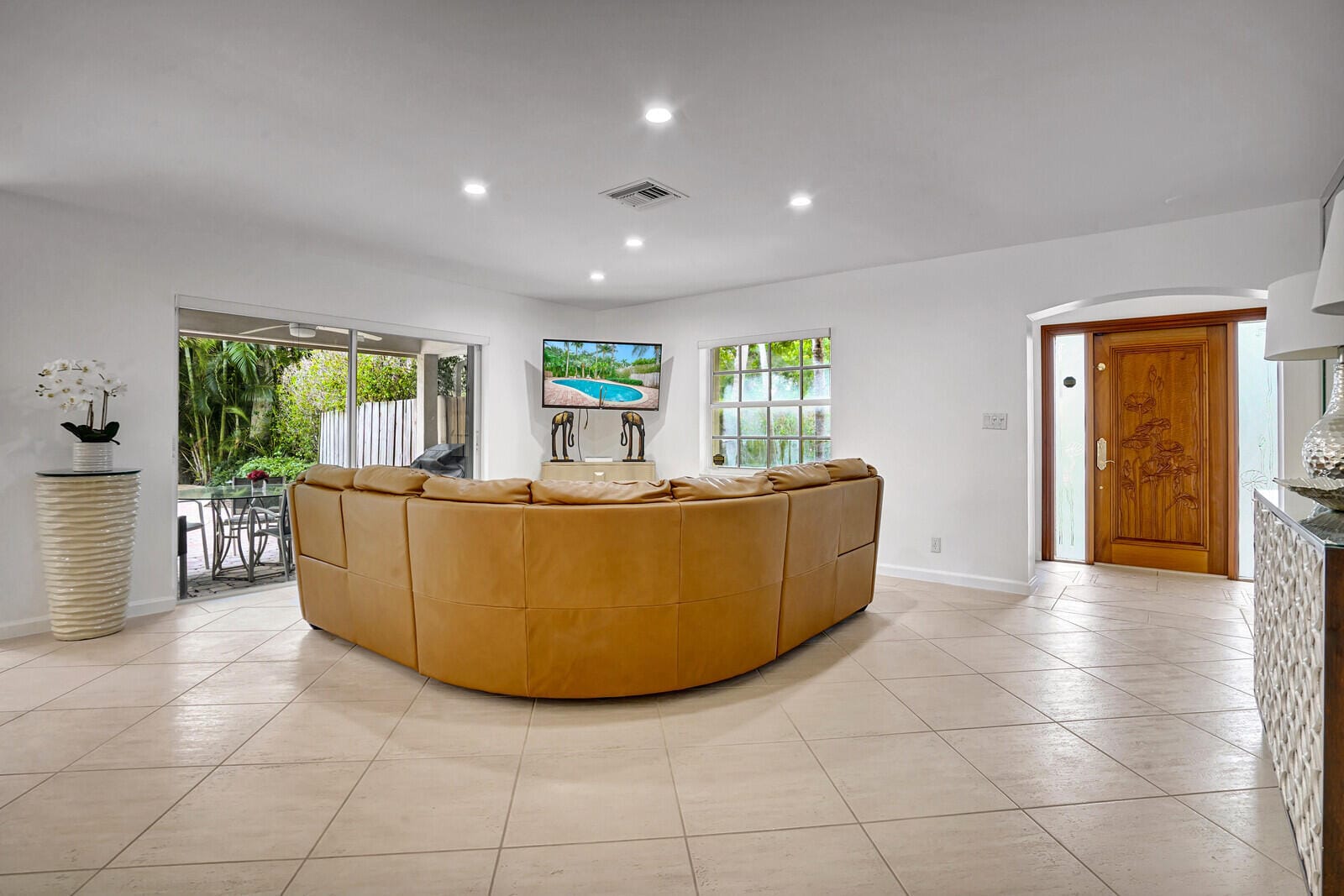 290 E FERN Drive — photo 4
