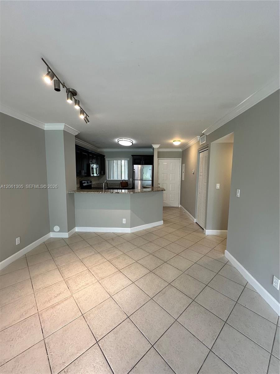 8750 N Sherman Circle 103 — photo 2
