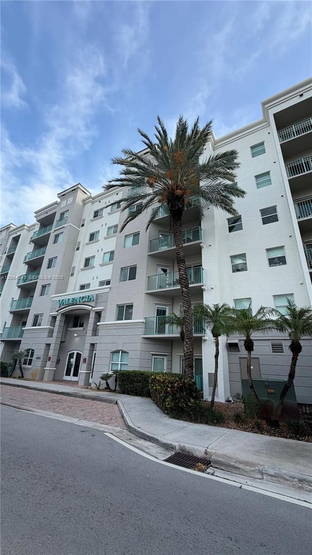 6001 SW 70th Street 445, sold in ZIP 33143, South Miami, FL