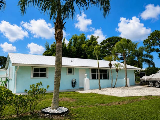 2184 SE Washington Street N, sold in Coral Gardens, Stuart, FL