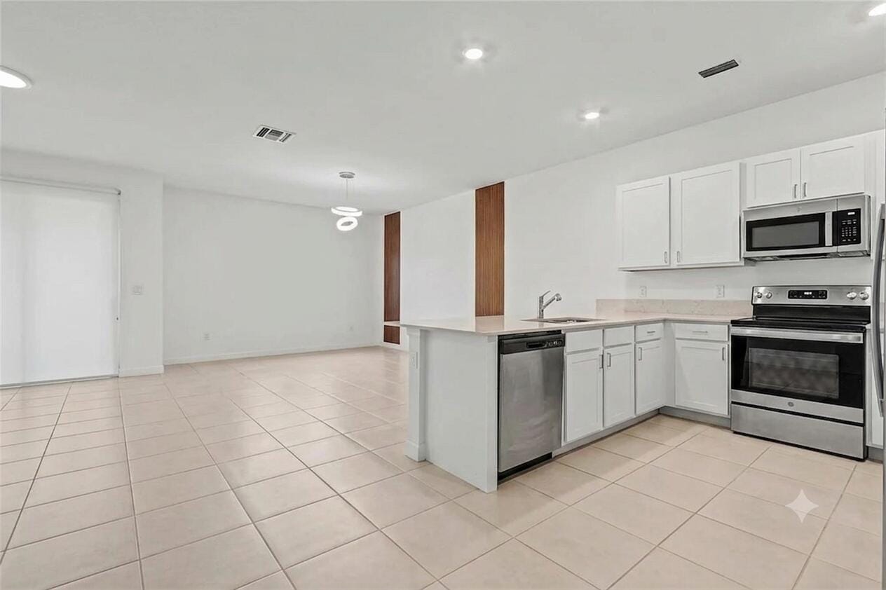 4303 HAMMOCK GROVE Drive — photo 2