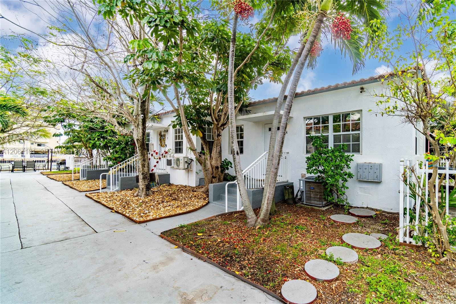 8335 E Crespi Boulevard 4, Miami Beach, FL 33141 photo 2