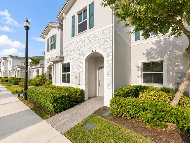 1785 SE 27th Road, Homestead, FL 33035