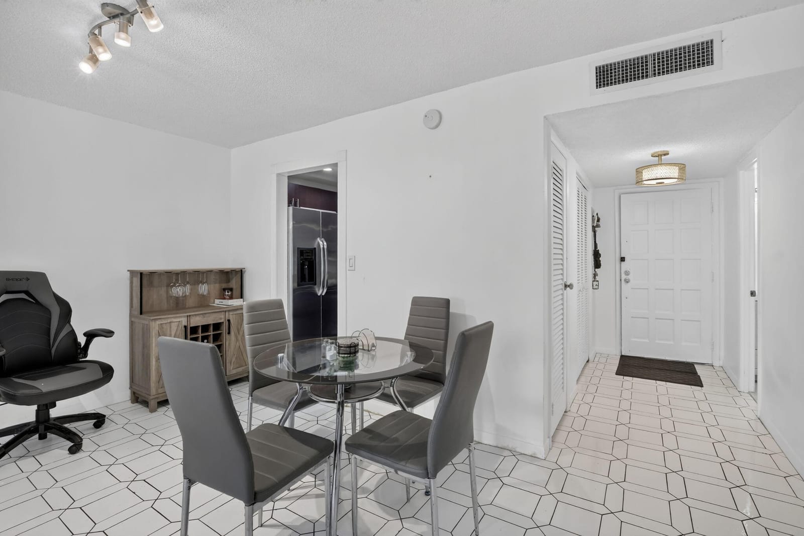 6001 N Falls Circle Drive 306 — photo 4