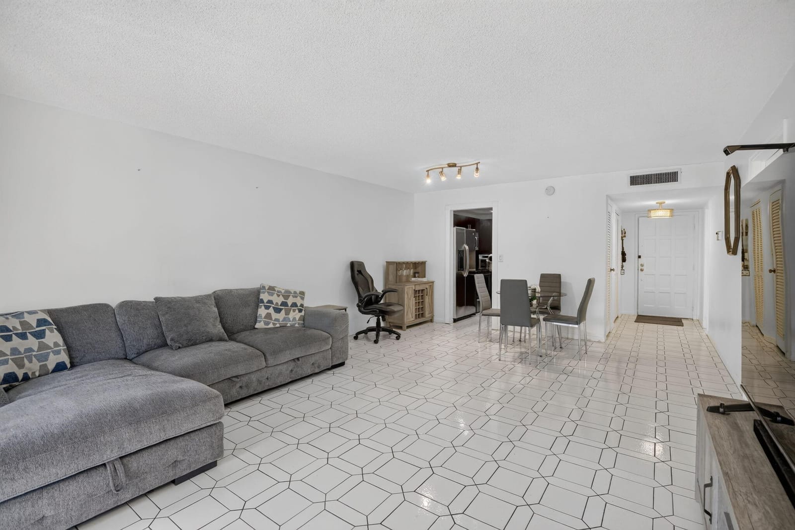 6001 N Falls Circle Drive 306 — photo 5