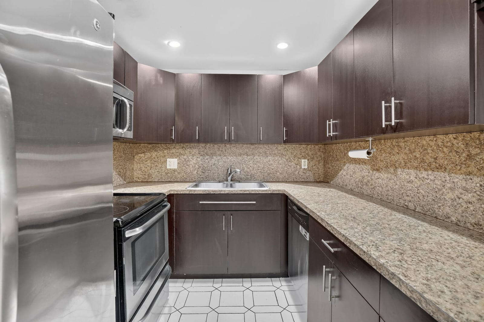 6001 N Falls Circle Drive 306 — photo 8