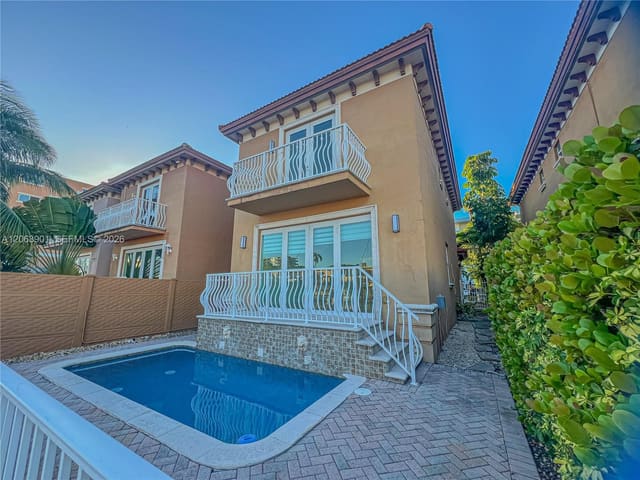 3850 NE 168th Street 4, North Miami Beach, FL 33160